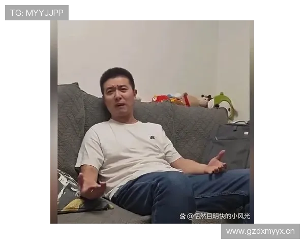 刷到袁悦度假照那刻，我把工资条翻了三遍