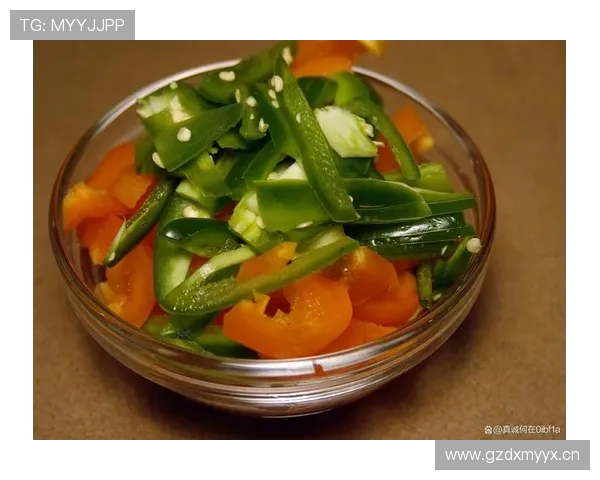 杨威家的冰箱里居然塞满了蛋白粉，连饮料都喝零卡的