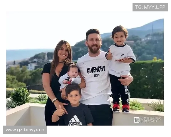 梅西晒日常：抱娃穿拖鞋站在一排豪车前，我这辈子都别想了